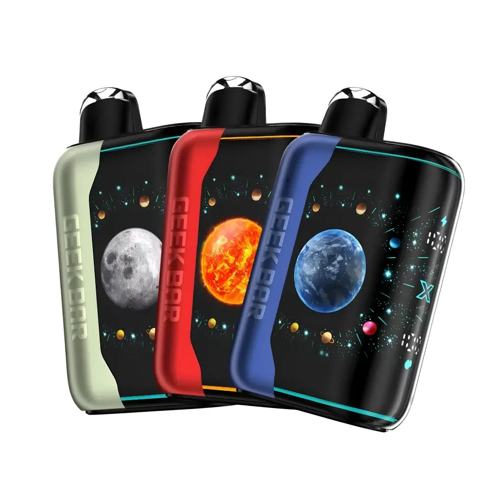 A comparison table showing three different strawberry jam geek devices side-by-side with icons for puff count, battery size, and coil type